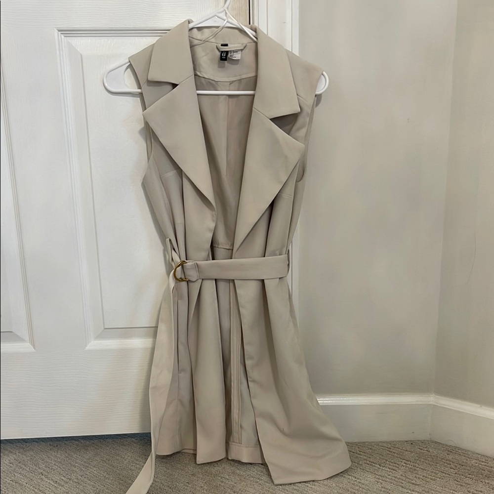 Beige Sleeveless Trench Coat with Belt